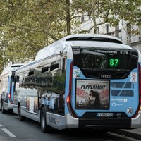 Француз шлепнул девушку в автобусе: штраф 300 евро и 9 месяцев тюрьмы
