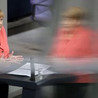 Merkele: ES vienošanās par 120 000 migrantu pārvietošanu ir tālu no ilgstoša atrisinājuma
