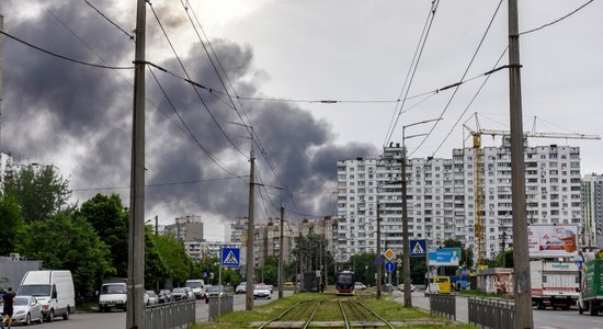 Krievijas spēki apšaudījuši ar raķetēm Kijivu