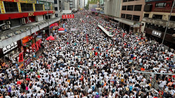 Honkongā 150 000 protestē pret apsūdzēto izdošanu Ķīnai - 19