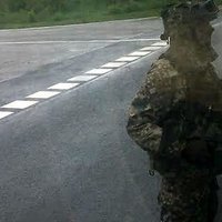 Военные заблокировали дорогу у Улброки, пассажиры автобуса не смогли попасть на свои остановки