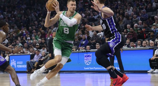 Porziņģis samet 24 punktus un palīdz 'Celtics' trešajā ceturtdaļā 'aizbēgt' no 'Kings'