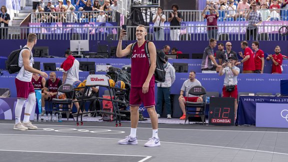 Parīzes olimpiskās spēles: Latvijas 3x3 basketbola izlase aizvada treniņu