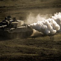 Briti apsver tanku 'Challenger 2' nosūtīšanu Ukrainai, ziņo medijs; Vācija neplānojot dot 'Leopard 2'
