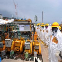 Fukušimas AES sāks ārkārtīgi bīstamo degvielas stieņu izņemšanas operāciju