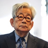Mūžībā devies Nobela prēmijas laureāts, japāņu rakstnieks Kenzaburō Ōe