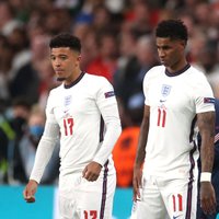 'Euro 2020': Anglijā nosoda rasistiskos izteikumus pret neveiksmīgo 'pendeļu' izpildītājiem