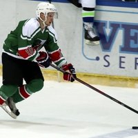 Latvijas hokeja izlasei pievienojas divi uzbrucēji; uz ledus devies arī Daugaviņš