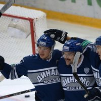 Daugaviņa un Karsuma pārstāvētā Maskavas 'Dinamo' izlīdzina rezultātu sērijā pret 'Lokomotiv'