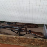 ФОТО. Во время обыска на "точке" полиция нашла оружие и боеприпасы