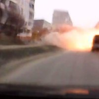 Video: Asinis stindzinošs 'Grad' apšaudes mirklis Mariupolē