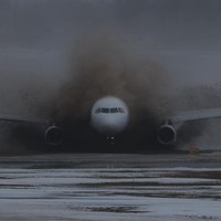 В Вильнюсском аэропорту со взлетно-посадочной полосы съехал самолет; пострадавших нет