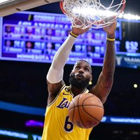 'Lakers' un 'Hawks" uzvar 'play-in' mačos un iekļūst izslēgšanas spēlēs