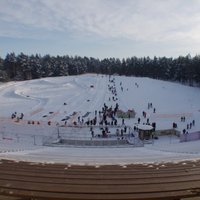 В Риге открылся Снежный парк с лыжной трассой и катком