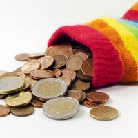 Копят дома или в банке: почти половина жителей Латвии старается делать сбережения