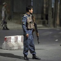 Kaujinieki uzbrukuši Afganistānas aizsardzības ministra mājai