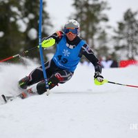 Latvijas kalnu slēpotājiem labas sekmes FIS sacensībās Irānā