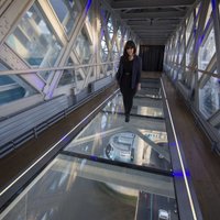 Тауэрский мост в Лондоне обзавелся стеклянным полом (ФОТО, ВИДЕО)