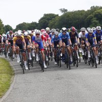 Skujiņš 'Tour de France' iesāk ar 30.vietu un sekmē komandas biedra ielaušanos vadošajā desmitniekā
