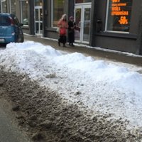 Juris Zvirbulis: Autostāvvietas jāatbrīvo no sniega!
