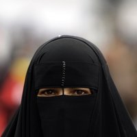 Талибы обязывают женщин носить никаб в вузах
