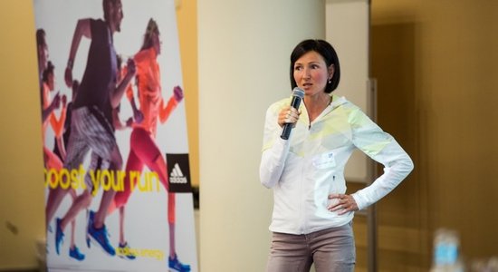 Prokopčuki dos padomu 'Lattelecom' Rīgas maratona 'adidas' skriešanas skolas nodarbībā