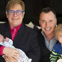 Eltons Džons atrāda savu otro dēlēnu