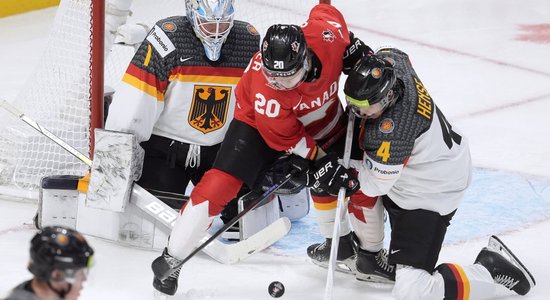 Latvijas hokejistu nākamie pretinieki pasaules junioru čempionātā vācieši piedzīvo zaudējumu pret Kanādu