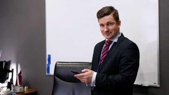 Koalīcija CVK priekšsēdētāja amatam virza Zviedri