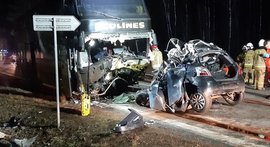 ФОТО. Польша: в ДТП попал автобус Ecolines Рига - Берлин; есть погибший (ДОПОЛНЕНО)