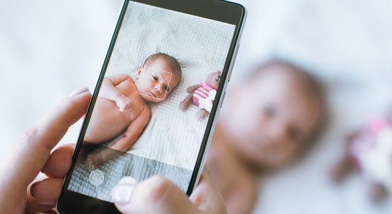 Kas jāņem vērā pirms bērna fotogrāfijas publicēšanas sociālajos tīklos? Skaidro eksperte