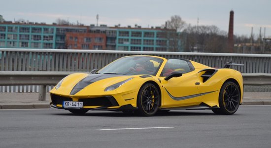 Foto: Pirms mēneša pasaulei prezentētais 'Mansory' pārbūvētais 'Ferrari' jau reģistrēts Latvijā