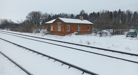 Nepiestāj jau desmit gadus – Viesturciemā cer atjaunot vēsturisko vilciena pieturas punktu