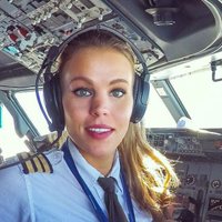 Pasaule sajūsmā par seksīgu un lunkanu zviedru piloti