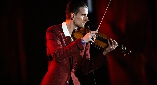 Ar solokoncertu Rīgā uzstāsies pasaulslavenais latviešu vijolnieks Roberts Balanas