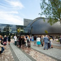Moderns dizains, divas koncertzāles: Ulbrokā atklāj Stopiņu novada jauno Kultūras centru