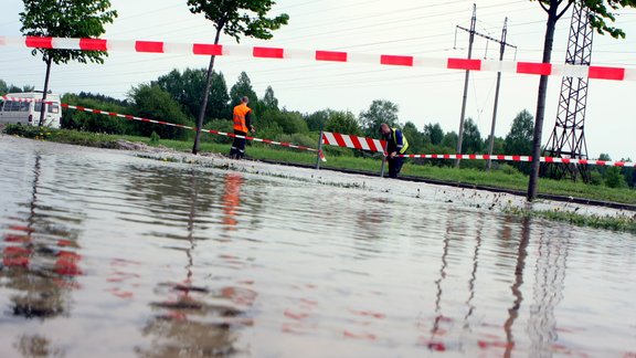 Ūdensvada avārija Ozolciema ielā - 11