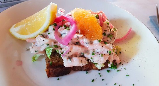 Zviedru 'Toast Skagen' - grauzdiņš ar garneļu salātiem