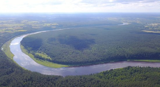 Pierobežas atklāšana: Draudzības kurgāns un ciemos pie astoņdesmitgadīgā spēkavīra Arnicāna