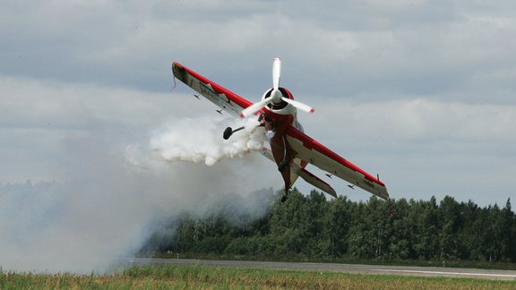 f64_airshow_090801_020