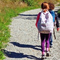 Vidusskolas direktors: aizvien vairāk bērniem ceļš līdz skolai jāmēro vismaz stundu