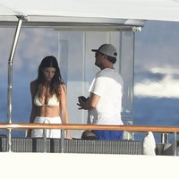 ФОТО: Леонардо Ди Каприо отдыхает с молодой подругой на роскошной яхте