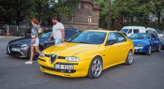 ФОТО: На Агенскалнском рынке прошел парад классических итальянских авто