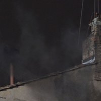 Melni dūmi virs Siksta kapelas - jauno pāvestu vēl neievēl