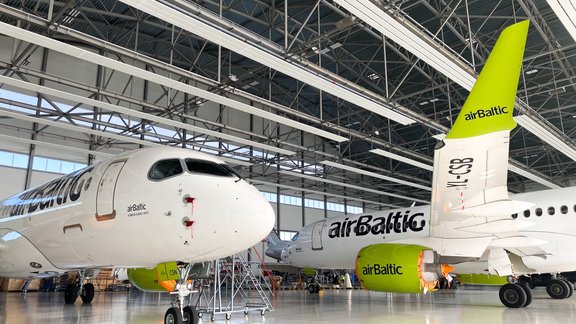 Kā dīkstāves laikā tehniķi aprūpē "airBaltic" lidmašīnas - 5