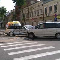 Lasītājs: Daugavpils centrā sestdien sadūrušies divi auto