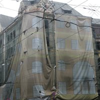 Lai uzlabotu pilsētvidi, Rīgā vēlas aizliegt celtniecības sieta izmantošanu