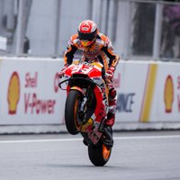 Rosi neveiksme ļauj čempionam Markesam uzvarēt 'MotoGP' posmā Malaizijā