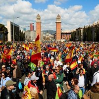 Barselonā galēji labējo sadursmēs ar katalāņu separātistiem ievainoti pieci cilvēki