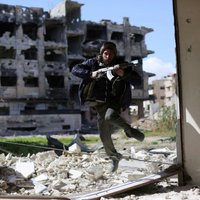 Krievija bombardē ASV atbalstītus nemierniekus Sīrijā, paziņo amatpersona